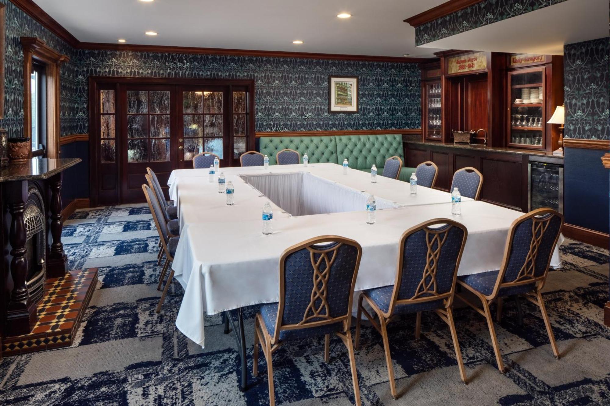 Irish Cottage Inn & Suites Галена Экстерьер фото
